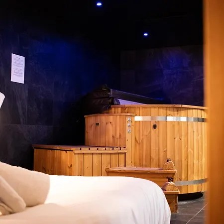 Hotel &